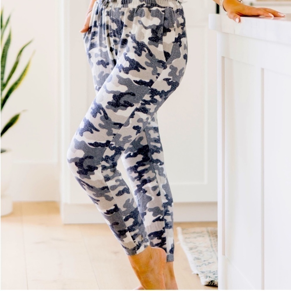 ZYIA Active NEW Gray Camo Lounge Boyfriend Sweat Pants Size Medium Soft Casual